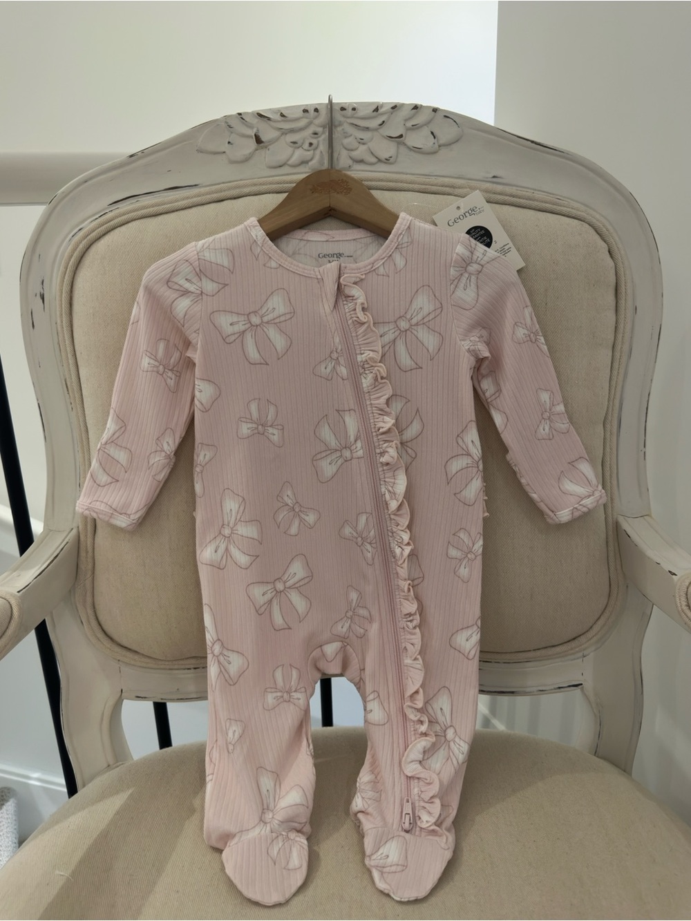 6~9 Mth Pink Ruffled Front & Bottom Zip Baby Footie with Pretty Bow Print